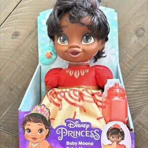 Disney Princess Deluxe Moana Baby Doll Includes Tiara and Bottle NEW